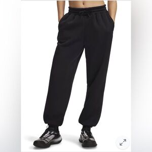 Under Armour Black Fleece Joggers NWT Size Large Relaxed Fit